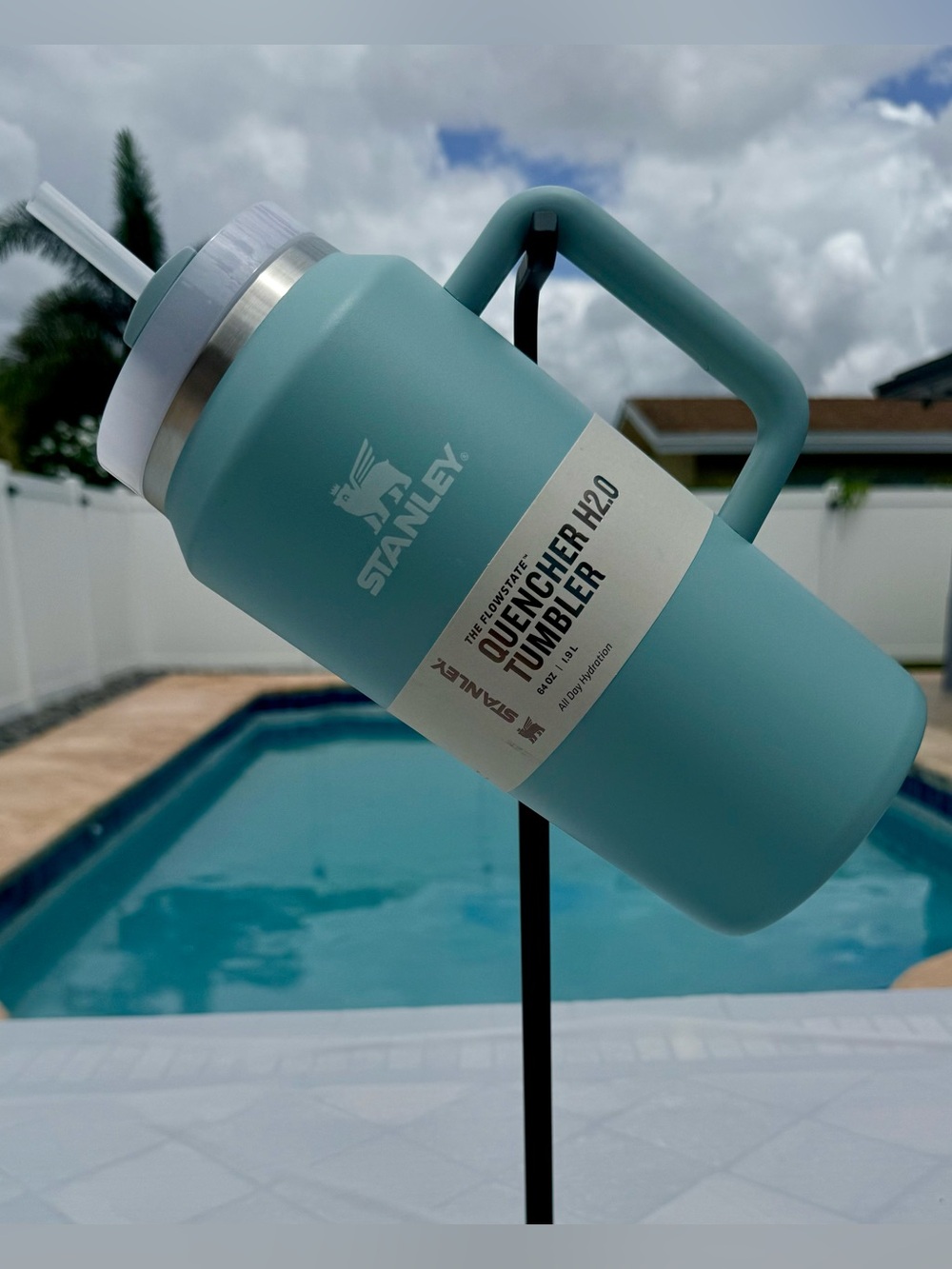 Stanley Quencher H2.0 FlowState 64 oz Tumbler – Seafoam – NEW